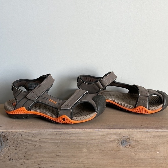 Sz13 kids Teva Toachi 2 sandals in taupe and orange. EUC - Picture 3 of 10